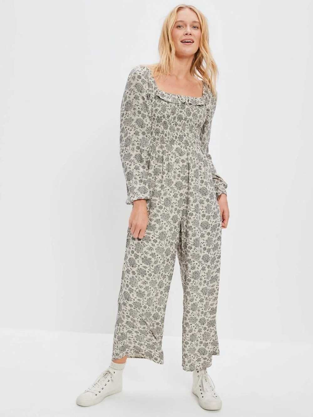 AMERICAN EAGLE WOMEN BEIGE FLORAL SMOCKED PUFF-SLEEVE JUMPSUIT - Picture 1 of 13